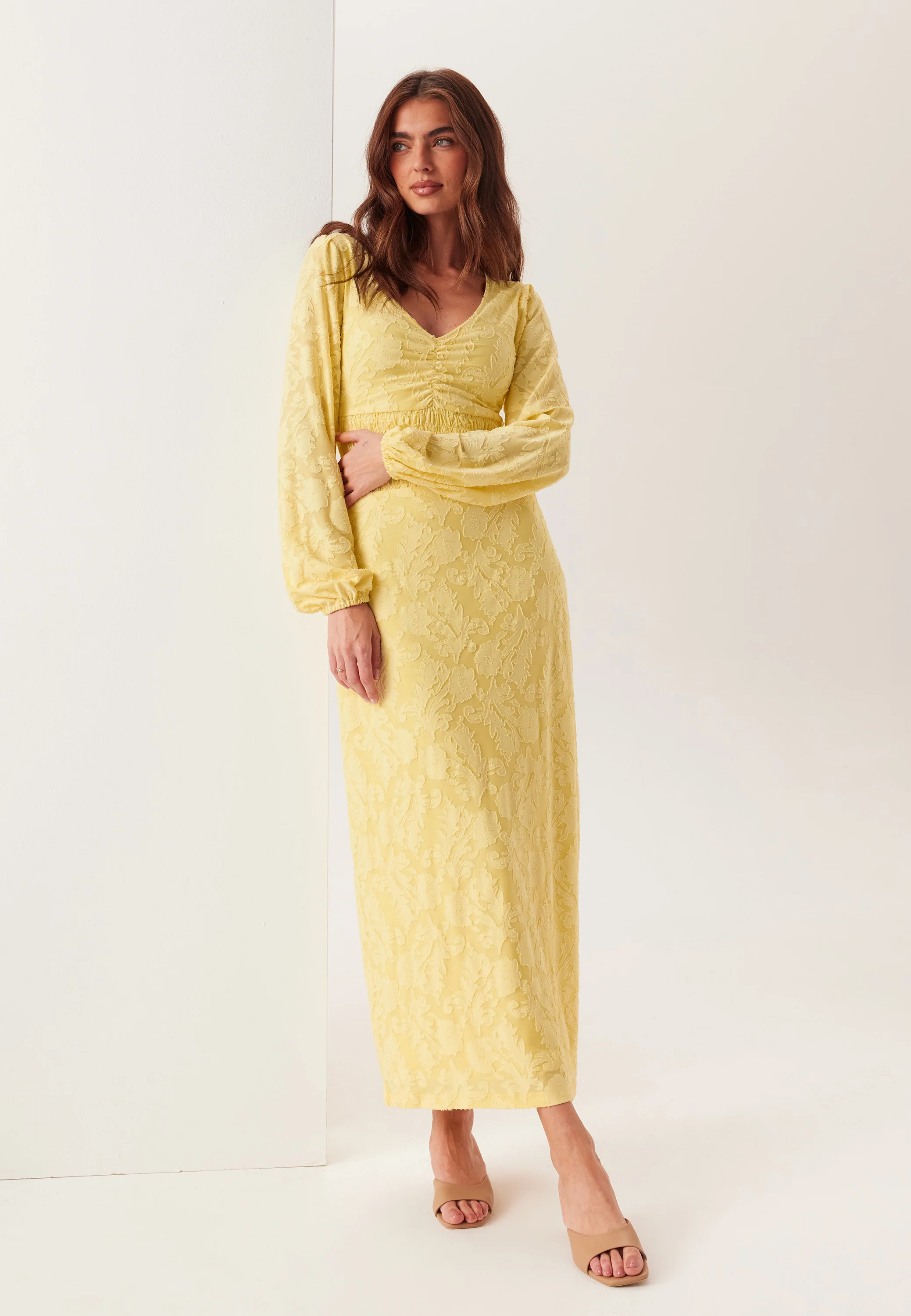 Pitkähihaiset mekot